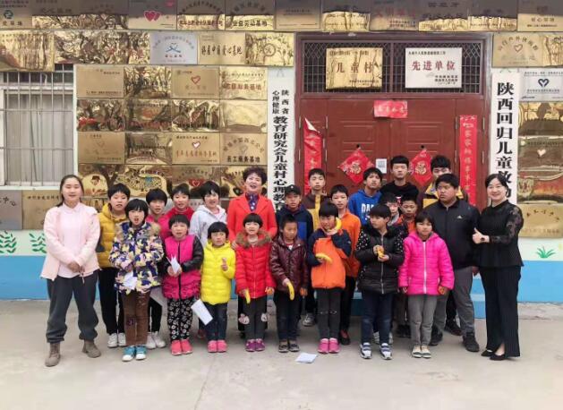 研究会西安儿童村基地心理知识爱心讲座在进行
